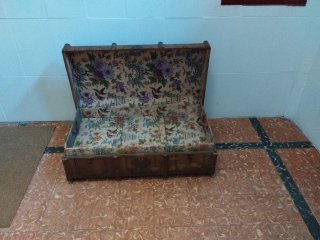 Baúl antiguo de madera forrado y cajón original