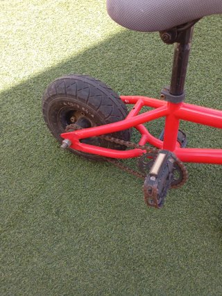 Bicicleta BMX Roja Pequeña