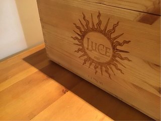 Baúl de madera decorado