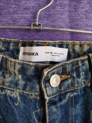Pantalón vaquero Bershka estampado talla L