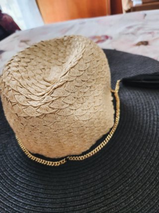 Sombrero de rafia negro y beige