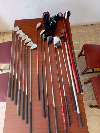 Set de palos de golf con accesorios