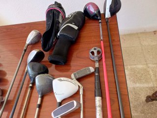 Set de palos de golf con accesorios
