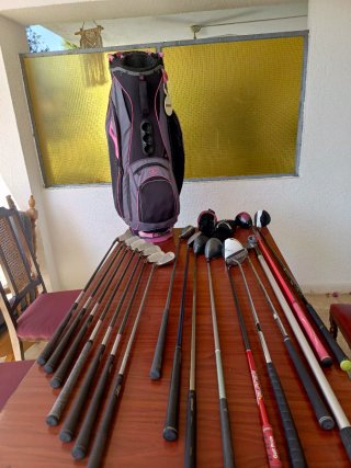 Set de palos de golf con accesorios