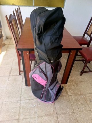 Set de palos de golf con accesorios