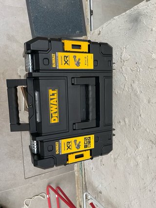 Radial Dewalt  cargador y dos baterías