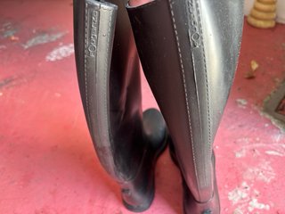 Casco equitación y botas talla 42