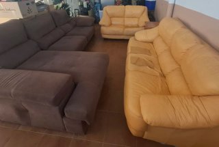 REGALO Conjunto de sofás beige y marrón TODOS rega