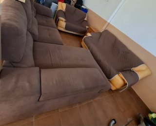 REGALO Conjunto de sofás beige y marrón TODOS rega