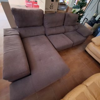 REGALO Conjunto de sofás beige y marrón TODOS rega