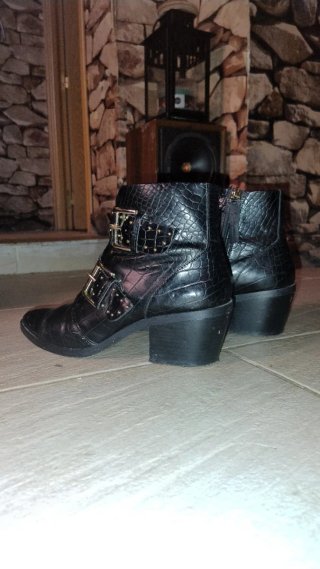 Botas Stradivarius con tachas