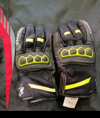 Chaqueta Moto Negra y Roja Talla 5XL.. Guantes par