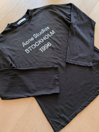 Acne Studios Camiseta Manga Larga Negra Talla M