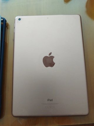 iPad 6ª Gen Blanco y rosa