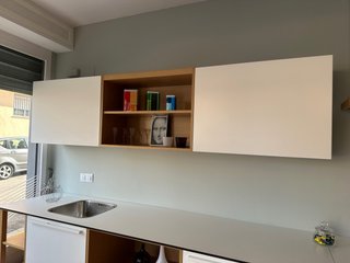 Cocina blanca y madera