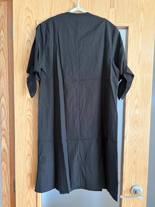 Vestido negro escote V con encaje