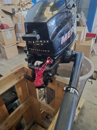Barca neumatica tipo zodiac motor Mercury 3,5 cv