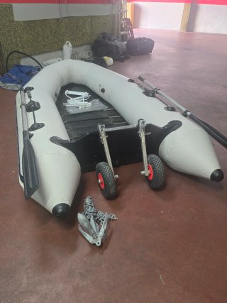 Barca neumatica tipo zodiac motor Mercury 3,5 cv