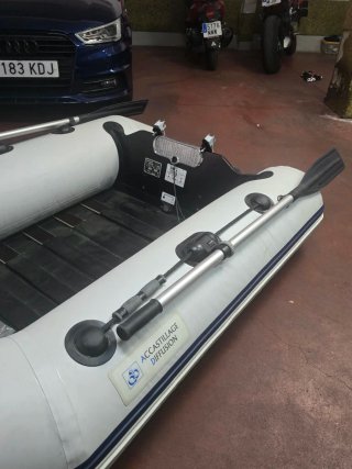 Barca neumatica tipo zodiac motor Mercury 3,5 cv