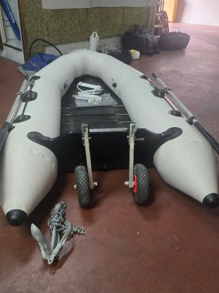 Barca neumatica tipo zodiac motor Mercury 3,5 cv