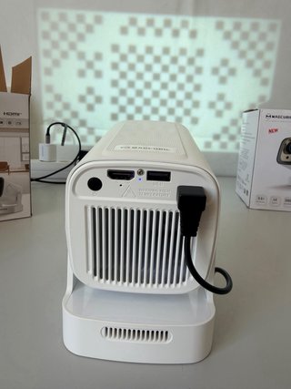 Proyector Magcubic HY310 Blanco y Dorado
