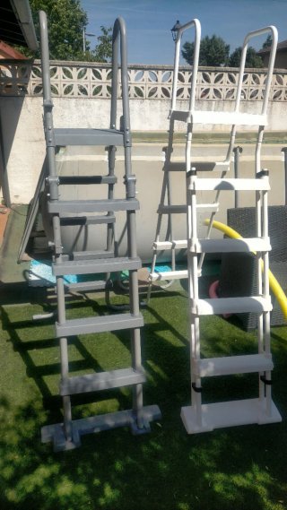 Escalera de seguridad para piscina elevada.Vendo 1