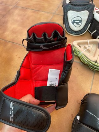 Guantes MMA Decathlon Outshock Negros