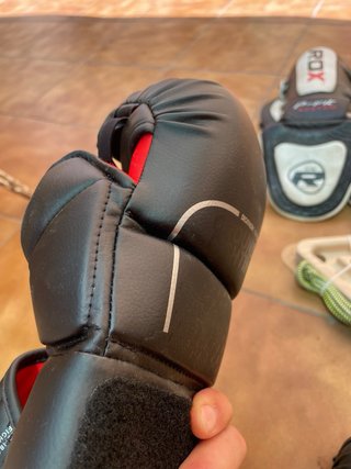 Guantes MMA Decathlon Outshock Negros