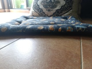 Cama para gato con estampado espacial