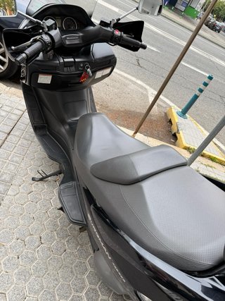 Maxi scooter Suzuki Burgman 400