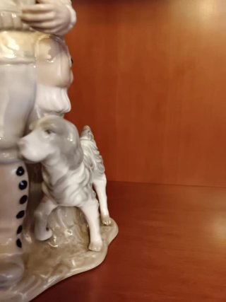 Figura de porcelana TENGRA cazador con perro