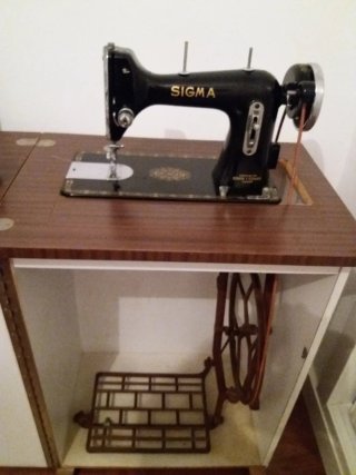 Máquina de coser Sigma años 60.