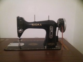 Máquina de coser Sigma años 60.