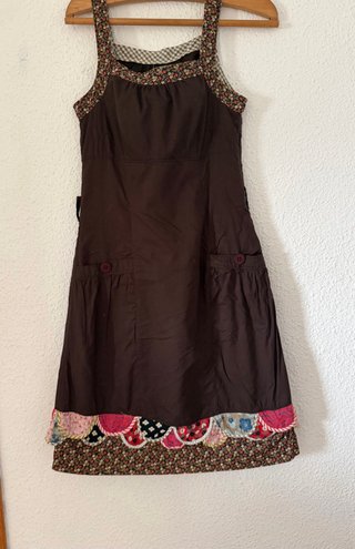 Vestido marrón con estampado floral