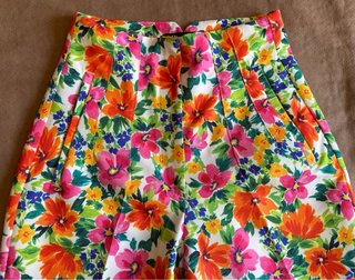 Pantalón tobillero Zara floral XS