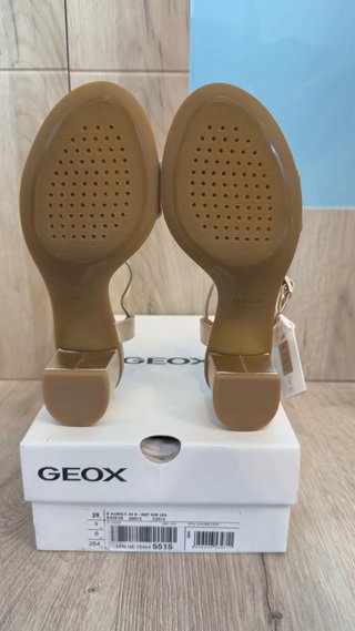 Sandalias Geox doradas talla 39