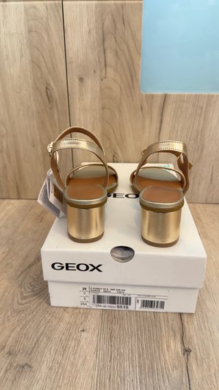 Sandalias Geox doradas talla 39