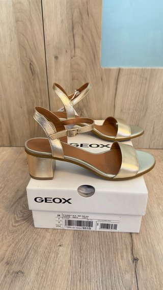 Sandalias Geox doradas talla 39