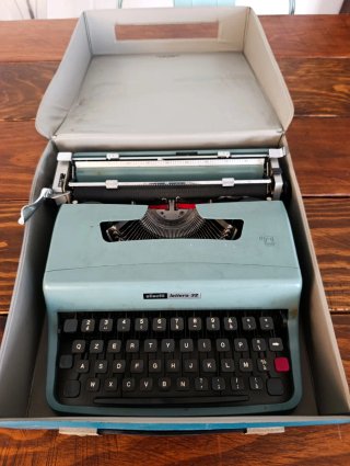 Máquina de escribir Olivetti Lettera 32 Antigua
