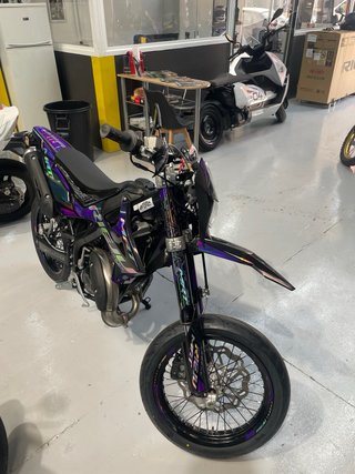 Rieju MRT 50 SM Trophy Negra/Morada