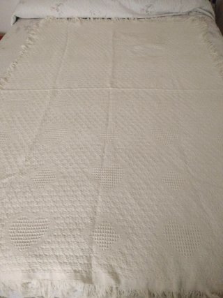 Manta de cama o sofá con flecos,tiene de largo