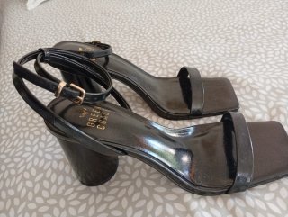 Sandalias Green Coast Tacón Cuadrado Negro