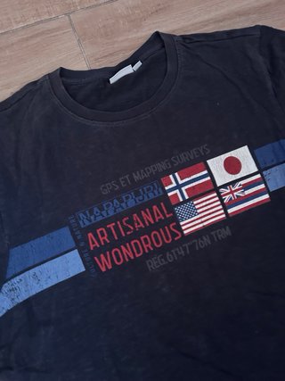 Camiseta Napapijri Azul con Banderas