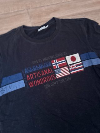 Camiseta Napapijri Azul con Banderas