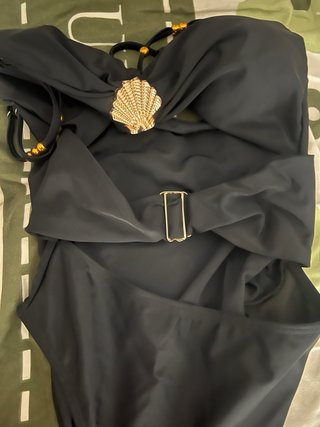 Bañador negro con detalles dorados