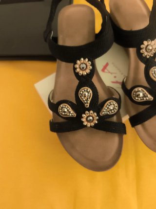 Sandalias negras y doradas talla 41