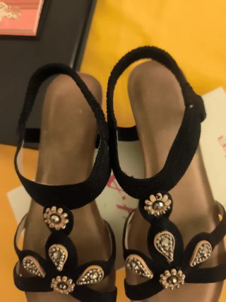 Sandalias negras y doradas talla 41