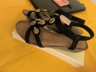 Sandalias negras y doradas talla 41
