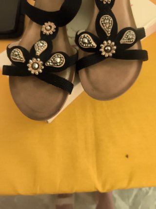 Sandalias negras y doradas talla 41