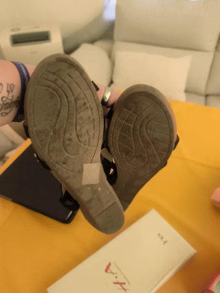 Sandalias negras y doradas talla 41
